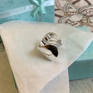 Solid 925 sterling silver ‘Teardrop’ wrap ring. Adjustable: size US 5 to 7.